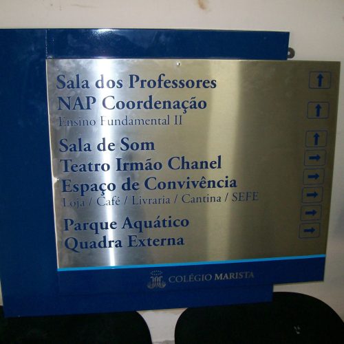 PLACAS EM INOX E TOTEM MARISTA